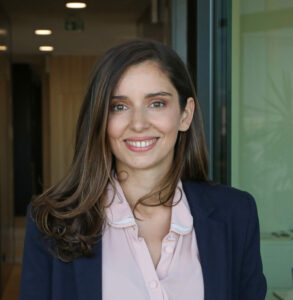 Portrait d'Alexandra Mathiolon, PDG de l'entreprise Serfim